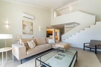 Moradia T4 para Venda em Quarteira