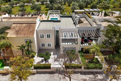 Moradia T4 para Venda em Quarteira