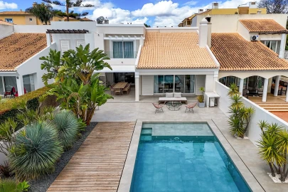 Moradia T4 para Venda em Quarteira