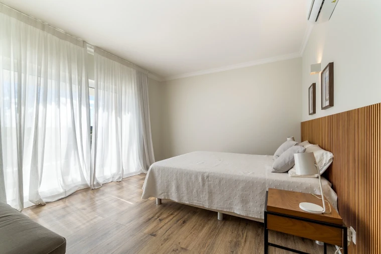 Moradia T4 para Venda em Quarteira Foto 10