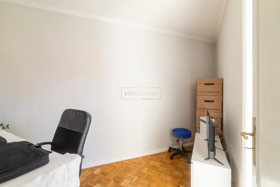 Apartamento T2 para Venda em Campanhã Foto 4