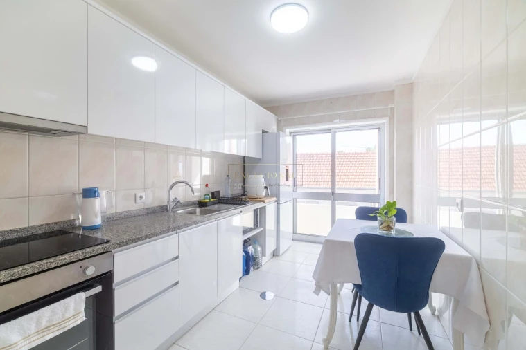 Apartamento T2 para Venda em Campanhã Foto 8
