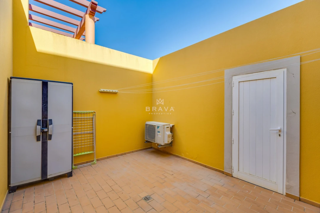 Moradia T3 para Venda em Quarteira Foto 10