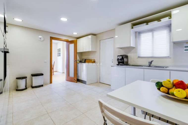 Moradia T3 para Venda em Quarteira Foto 9