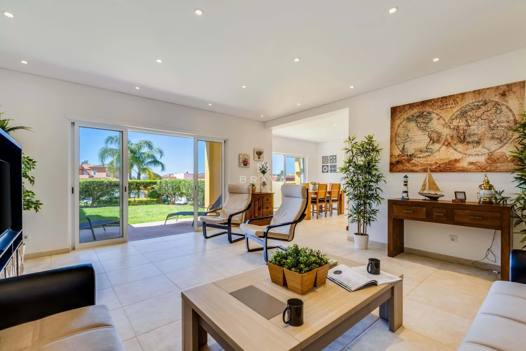 Moradia T3 para Venda em Quarteira Foto 1