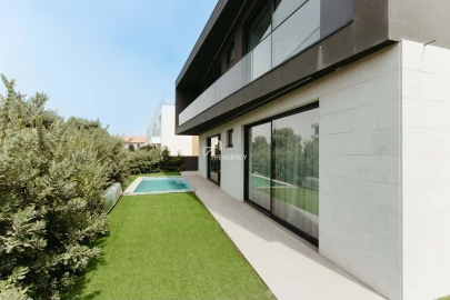 Moradia T4 para Arrendamento em Canidelo