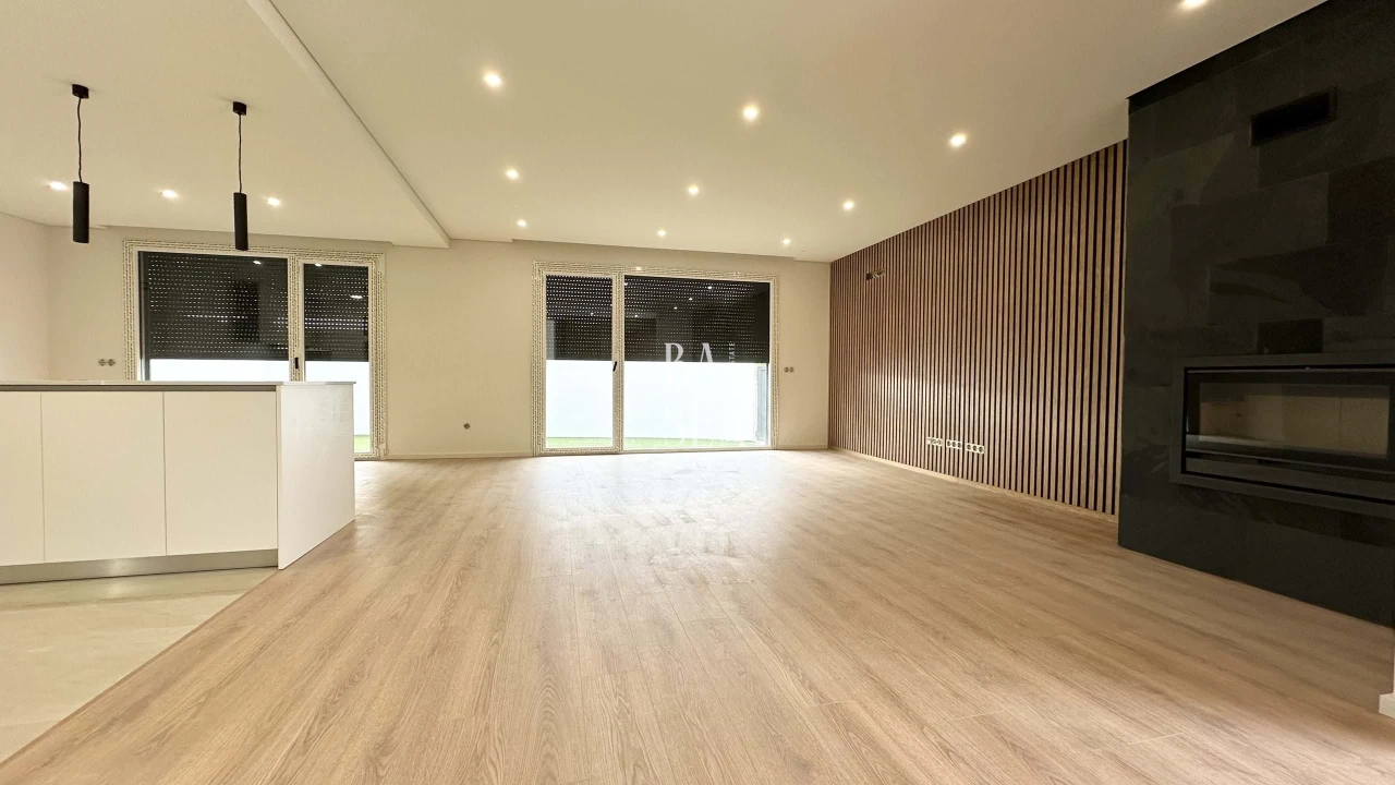 Moradia T4 para Venda em Palmeira Foto 1