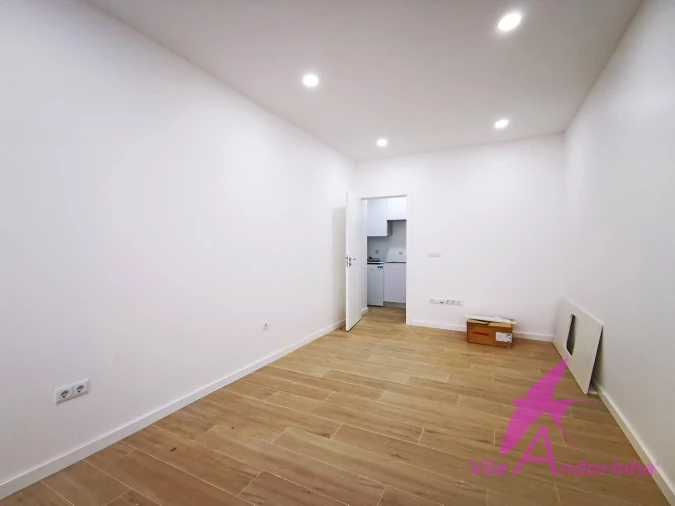 Loja para Arrendamento em Santa Maria Maior e Monserrate e Meadela Foto 3