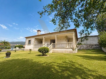 Moradia T3 para Venda em Bárrio e Cepões