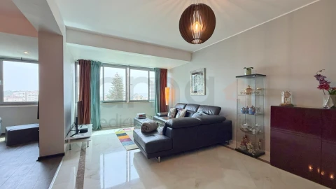 Apartamento T3 para Venda em Algés, Linda-A-Velha e Cruz Quebrada-Dafundo