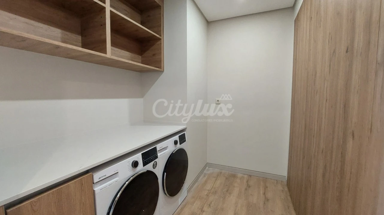 Apartamento T3 para Venda em Carcavelos e Parede Foto 16