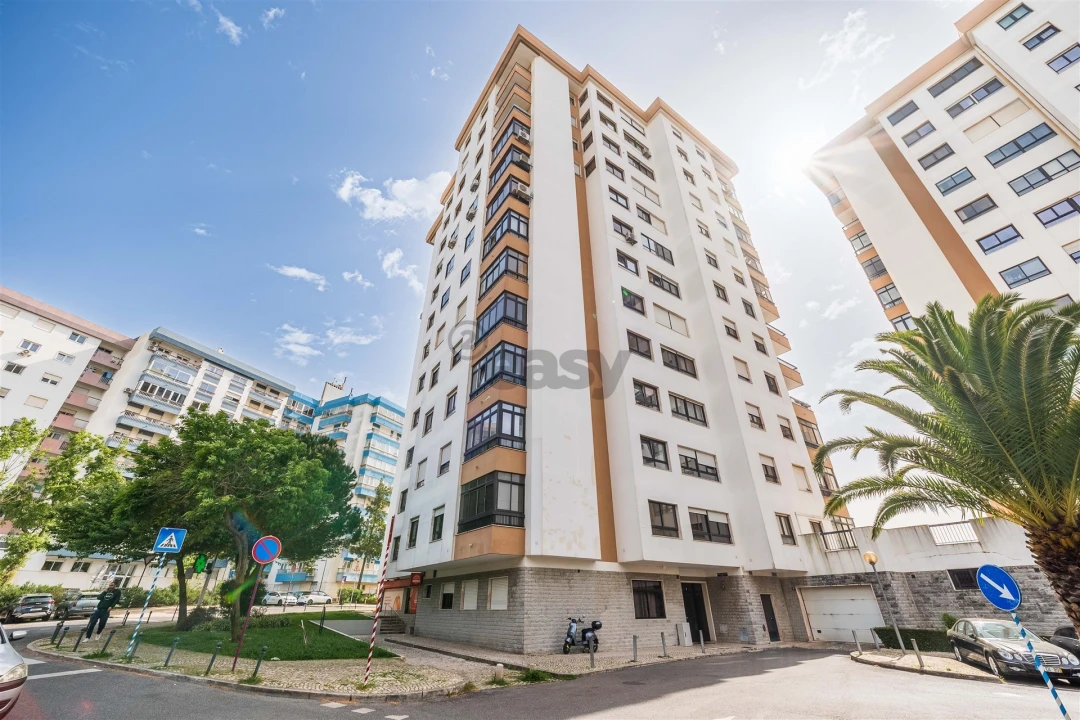 Apartamento T3 para Venda em Carnaxide e Queijas Foto 1