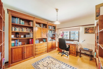 Apartamento T3 para Venda em Carnaxide e Queijas