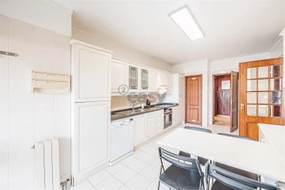 Apartamento T3 para Venda em Carnaxide e Queijas