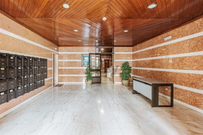 Apartamento T3 para Venda em Carnaxide e Queijas