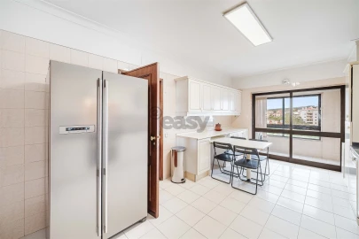 Apartamento T3 para Venda em Carnaxide e Queijas