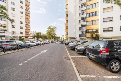 Apartamento T3 para Venda em Carnaxide e Queijas