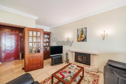 Apartamento T3 para Venda em Carnaxide e Queijas