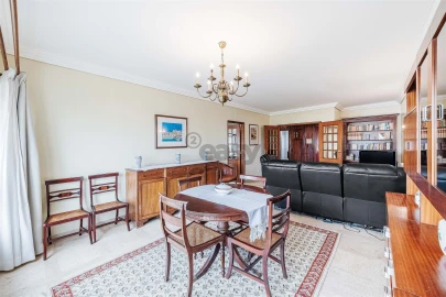 Apartamento T3 para Venda em Carnaxide e Queijas