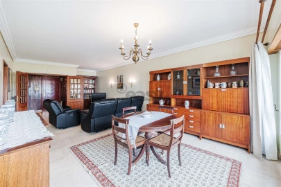 Apartamento T3 para Venda em Carnaxide e Queijas