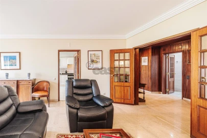 Apartamento T3 para Venda em Carnaxide e Queijas