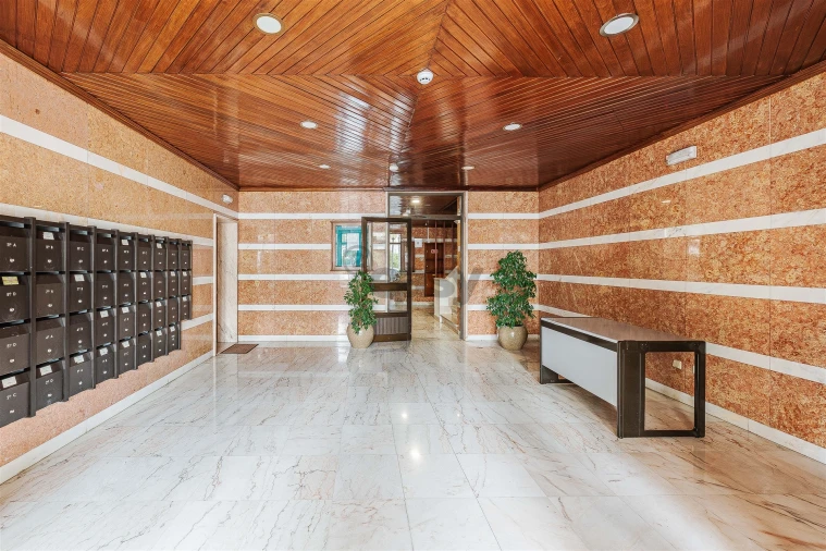 Apartamento T3 para Venda em Carnaxide e Queijas Foto 52