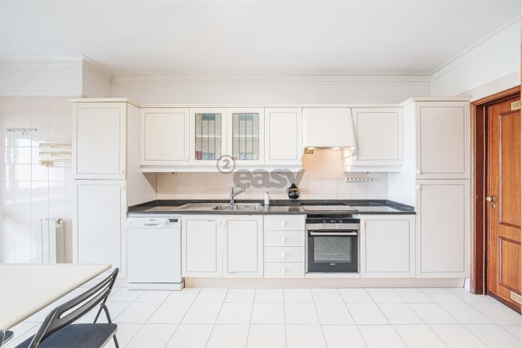 Apartamento T3 para Venda em Carnaxide e Queijas Foto 39