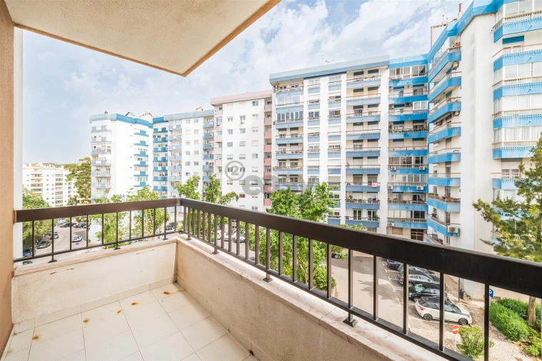 Apartamento T3 para Venda em Carnaxide e Queijas Foto 15