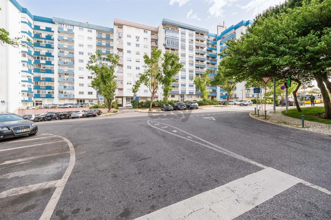 Apartamento T3 para Venda em Carnaxide e Queijas Foto 3