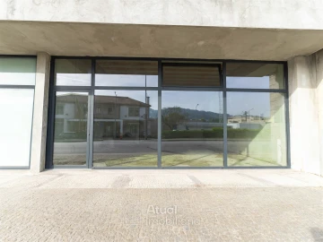 Loja para Arrendamento em Caldas de Vizela (São Miguel e São João)