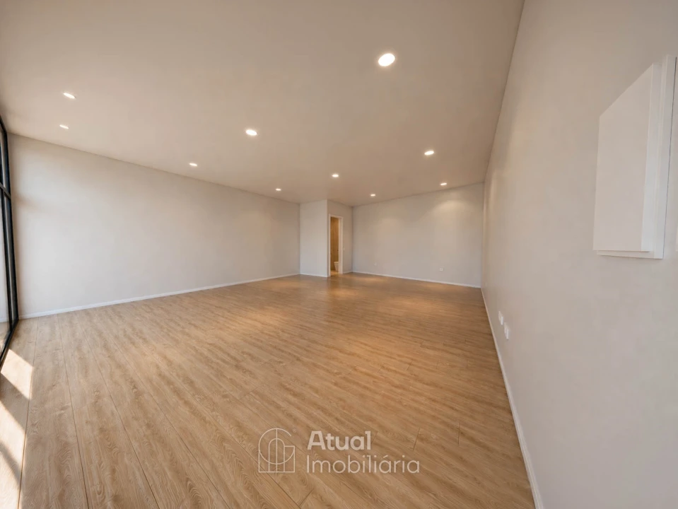 Loja para Arrendamento em Caldas de Vizela (São Miguel e São João) Foto 2