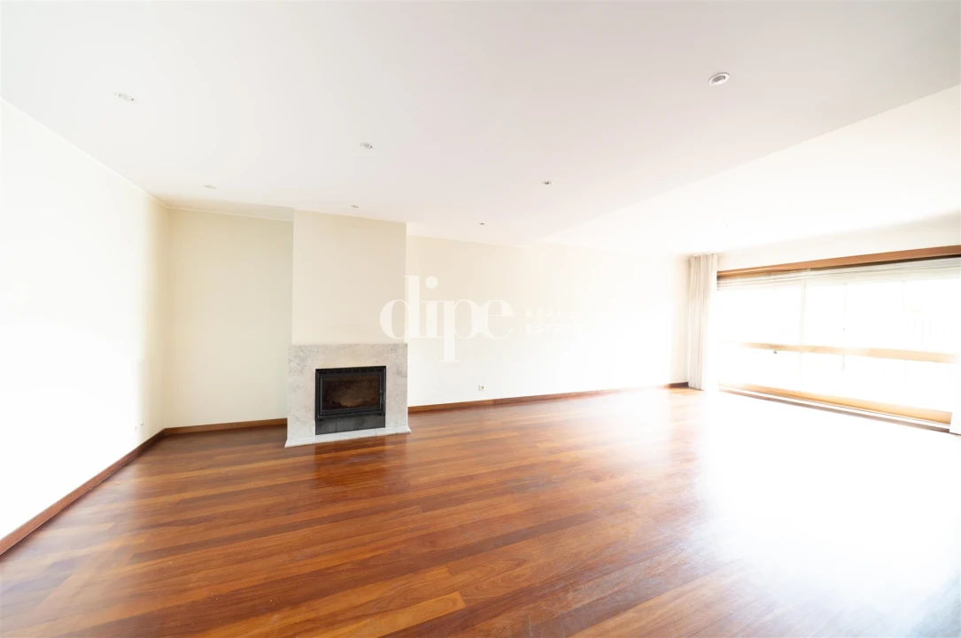 Apartamento T3 para Arrendamento em Oliveira, São Paio e São Sebastião Foto 5