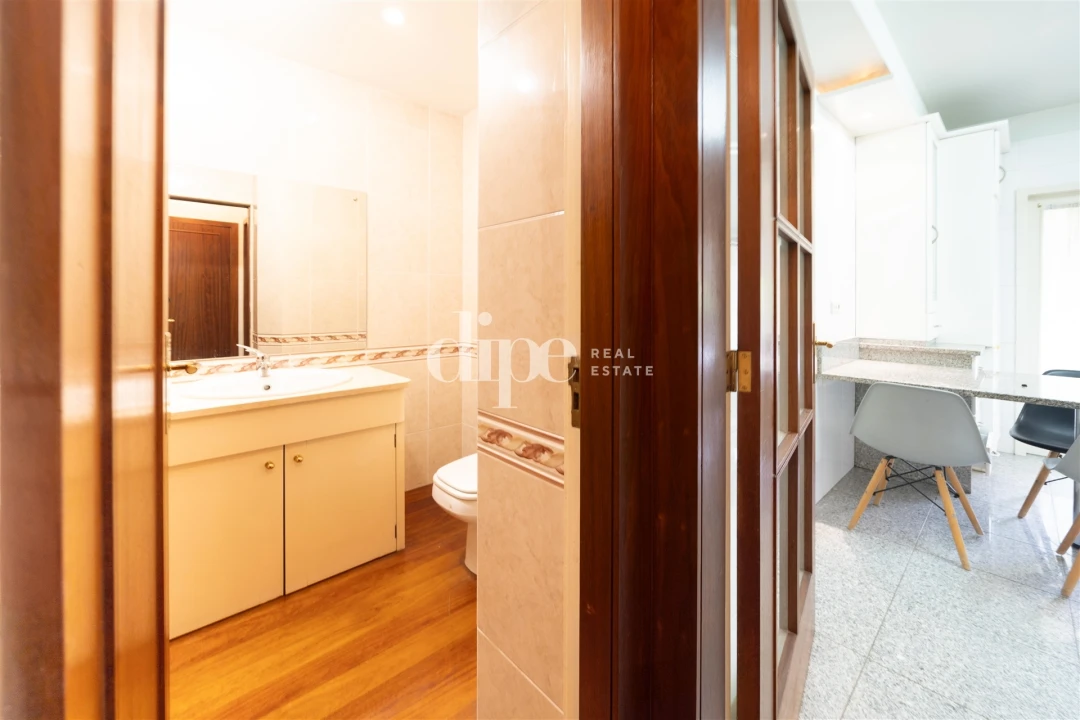 Apartamento T3 para Arrendamento em Oliveira, São Paio e São Sebastião Foto 23