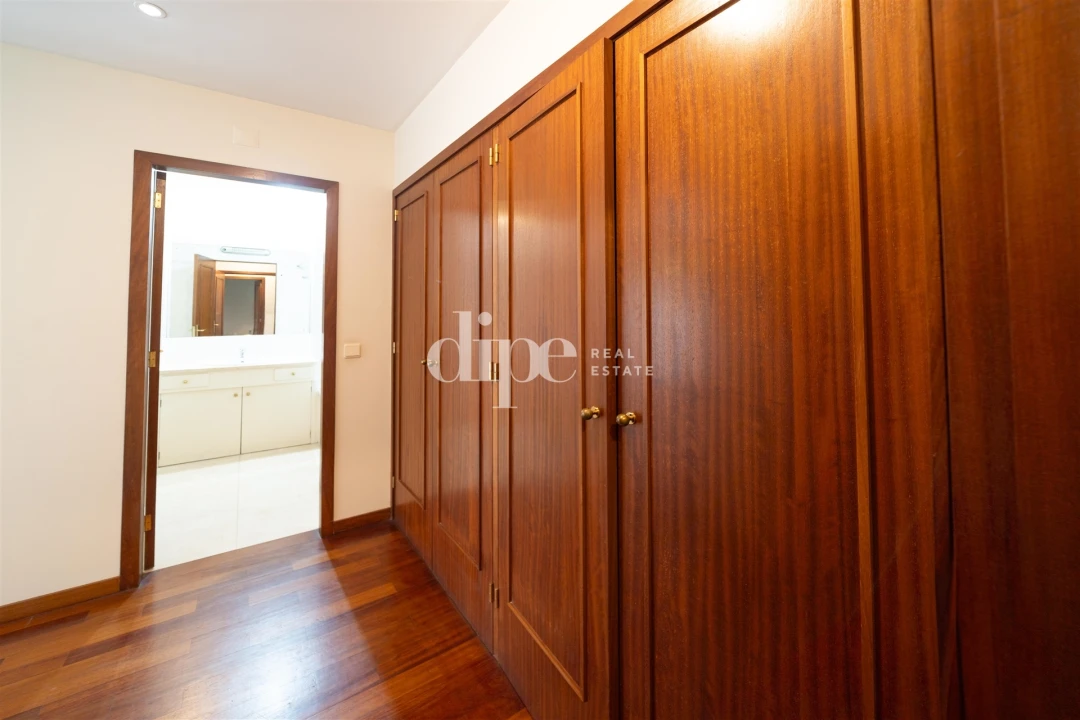 Apartamento T3 para Arrendamento em Oliveira, São Paio e São Sebastião Foto 16