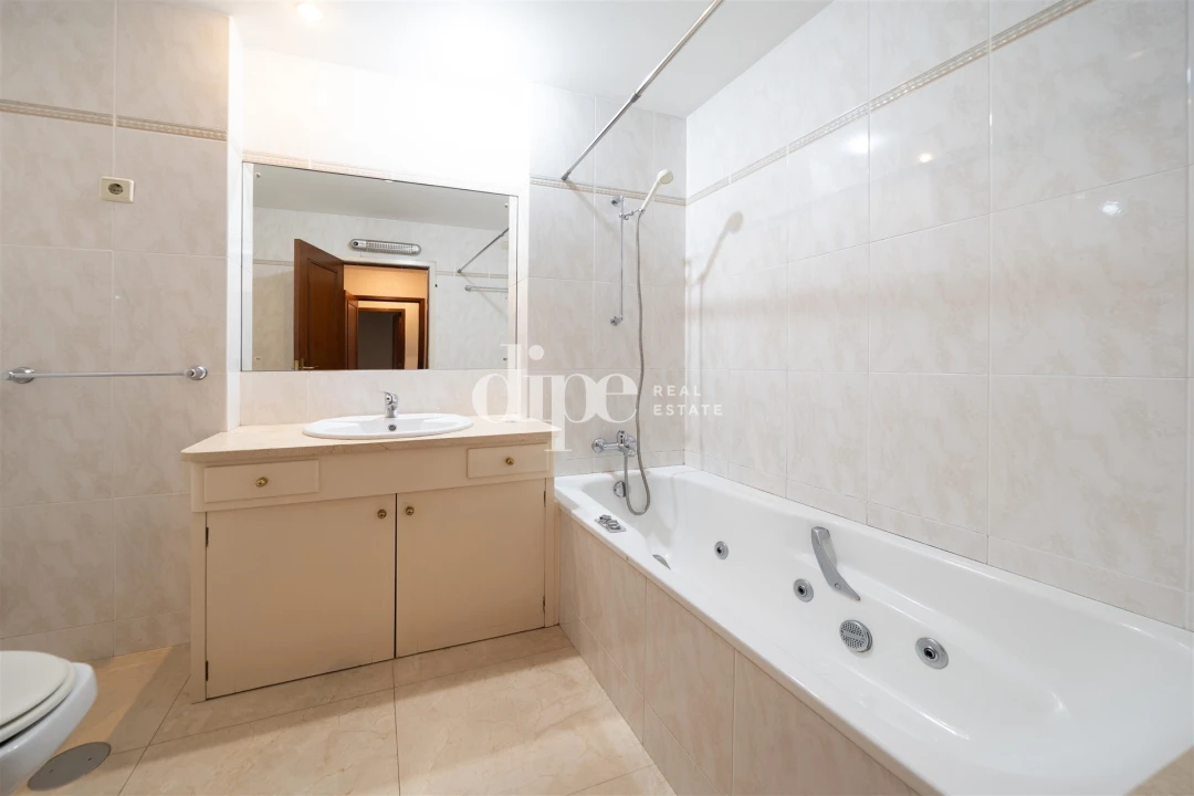 Apartamento T3 para Arrendamento em Oliveira, São Paio e São Sebastião Foto 15