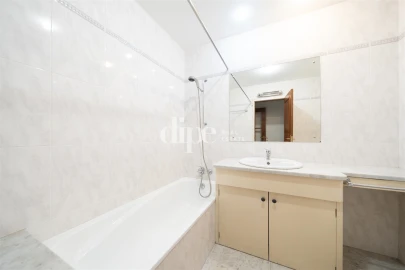 Apartamento T3 para Arrendamento em Oliveira, São Paio e São Sebastião