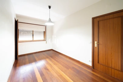 Apartamento T3 para Arrendamento em Oliveira, São Paio e São Sebastião