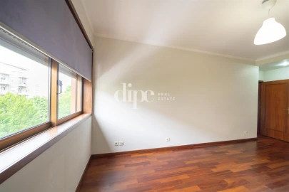 Apartamento T3 para Arrendamento em Oliveira, São Paio e São Sebastião