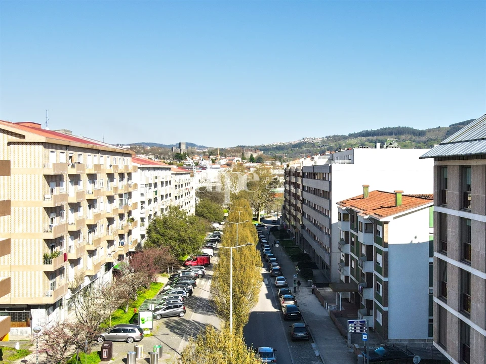 Apartamento T3 para Arrendamento em Oliveira, São Paio e São Sebastião Foto 1
