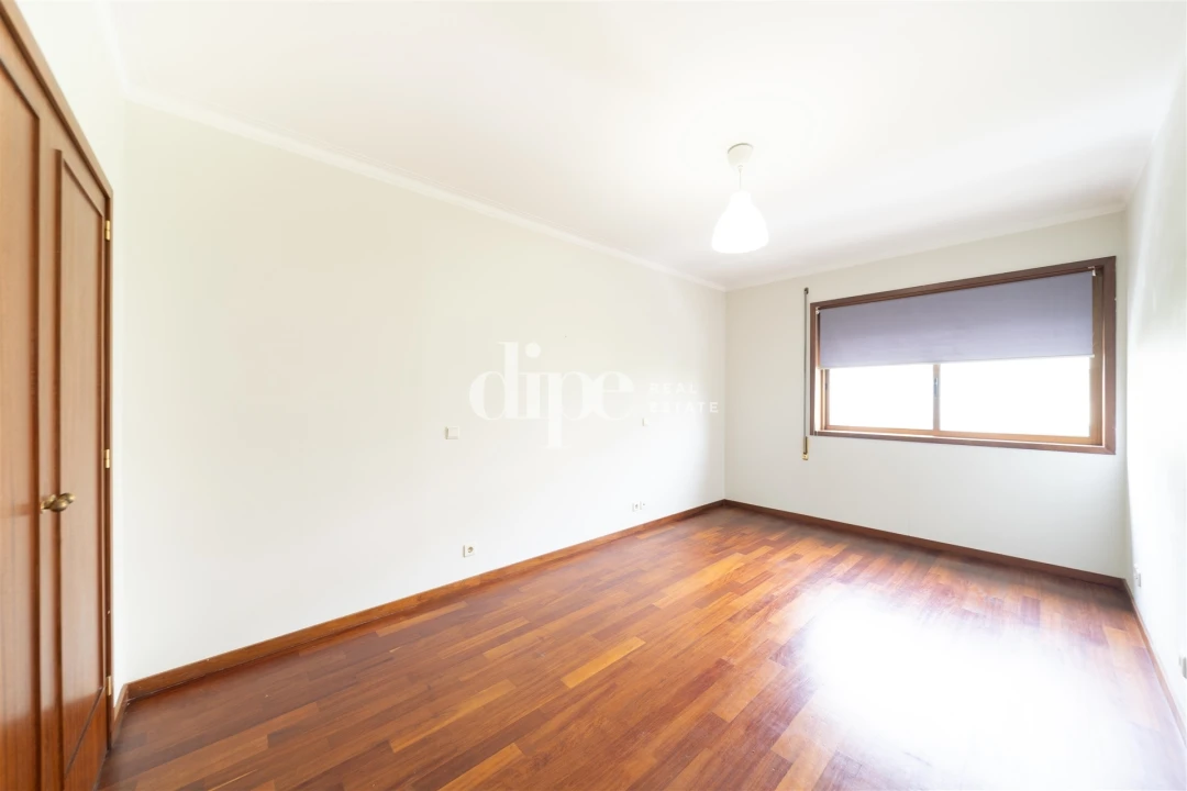 Apartamento T3 para Arrendamento em Oliveira, São Paio e São Sebastião Foto 18