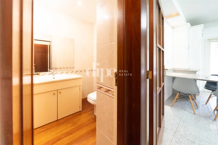 Apartamento T3 para Arrendamento em Oliveira, São Paio e São Sebastião Foto 23