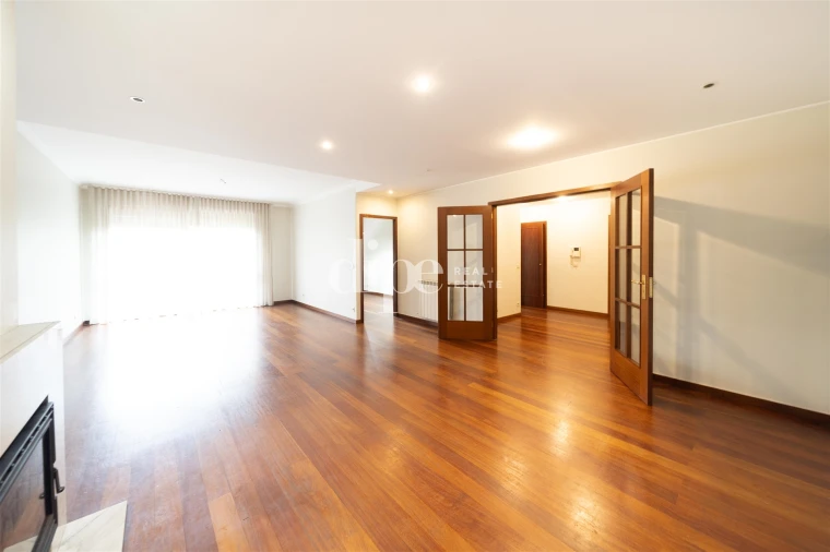 Apartamento T3 para Arrendamento em Oliveira, São Paio e São Sebastião Foto 4