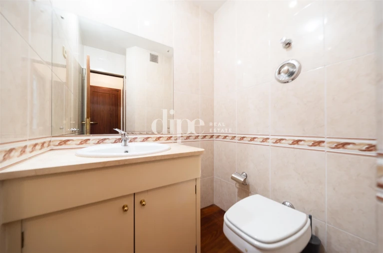 Apartamento T3 para Arrendamento em Oliveira, São Paio e São Sebastião Foto 24