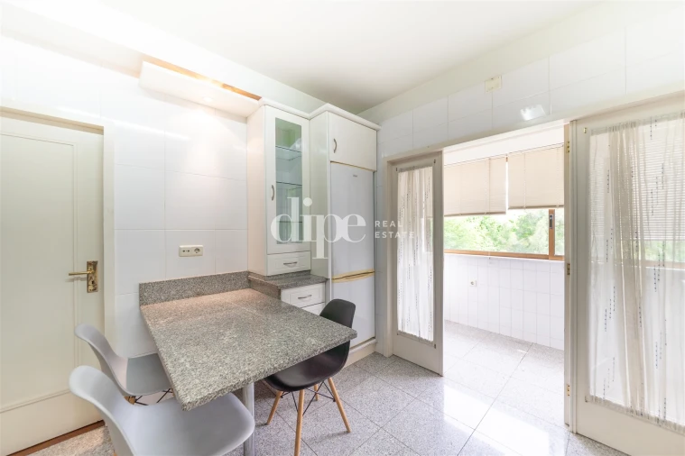 Apartamento T3 para Arrendamento em Oliveira, São Paio e São Sebastião Foto 10