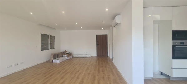 Apartamento T3 para Venda em Parceiros e Azoia