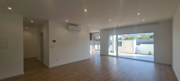 Apartamento T3 para Venda em Parceiros e Azoia