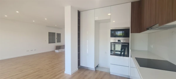 Apartamento T3 para Venda em Parceiros e Azoia