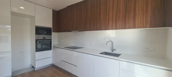 Apartamento T3 para Venda em Parceiros e Azoia