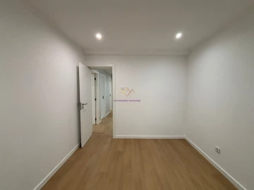 Apartamento T2 para Venda em Venteira