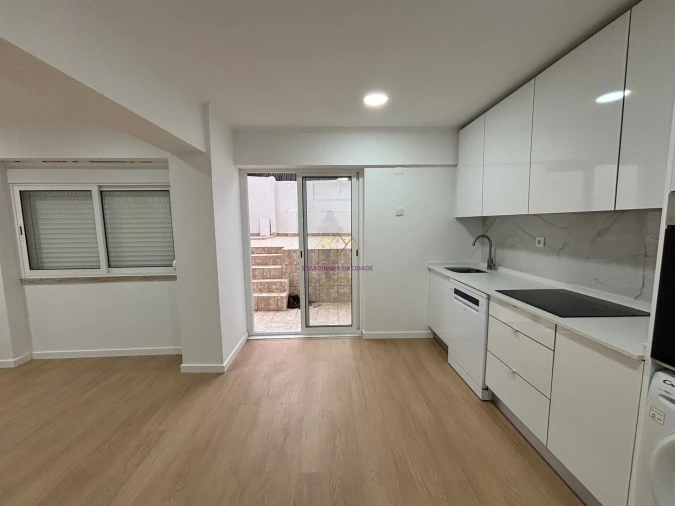 Apartamento T2 para Venda em Venteira Foto 3